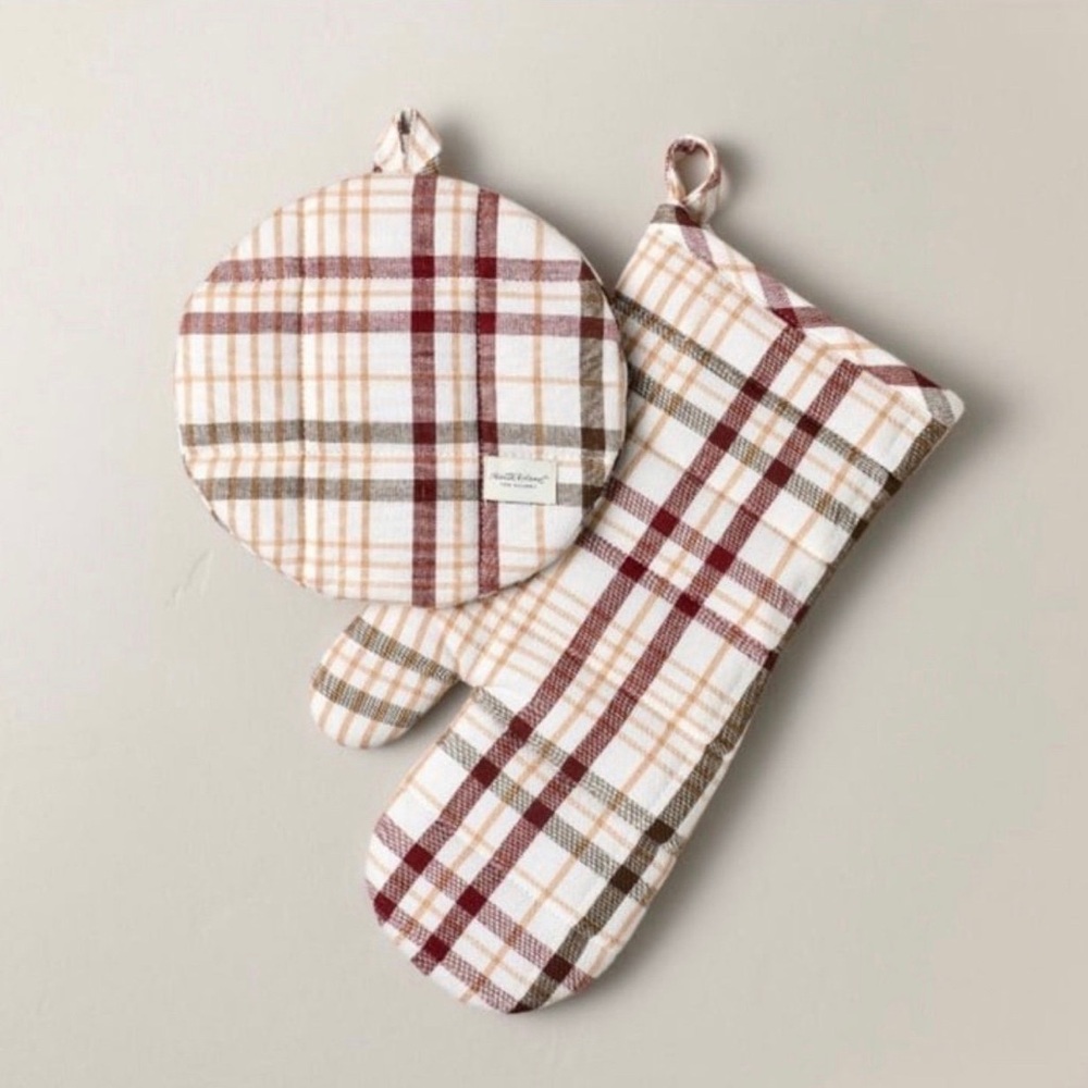 Hearth & Hand Oven Mitt and Potholder